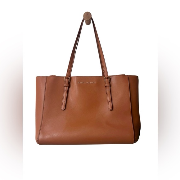 Marc Jacobs Handbags - Marc Jacobs Commuter Leather Tote
